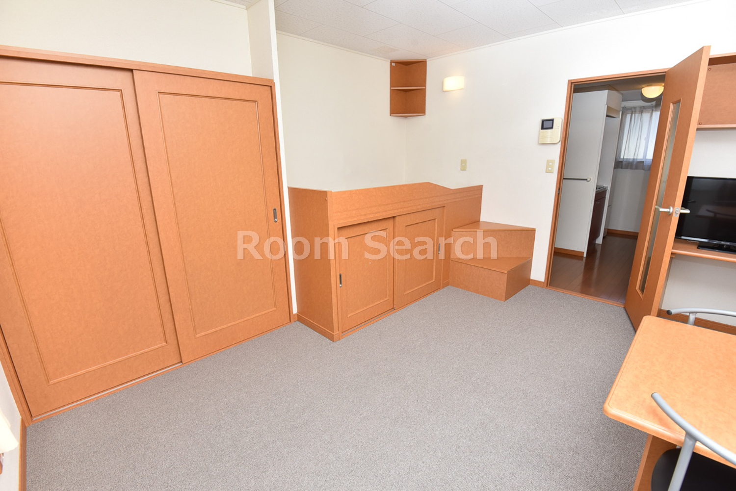 居室・リビング　テレビ、机折り畳み式、ベット下収納