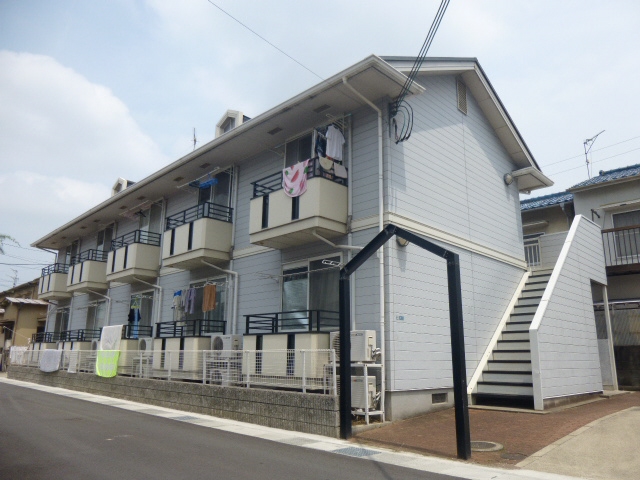 姫路市新在家中の町のアパートの建物外観