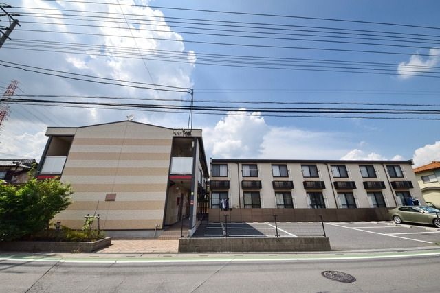 川越市中台元町のアパートの建物外観