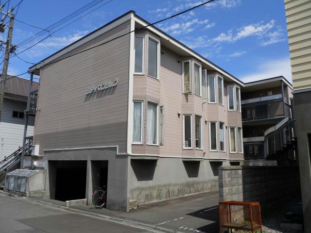 函館市新川町のアパートの建物外観