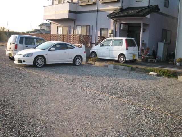 【高松市春日町のアパートの駐車場】