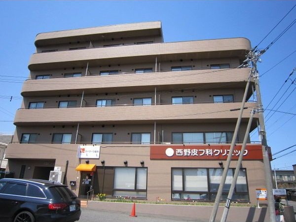札幌市西区西野一条のマンションの建物外観