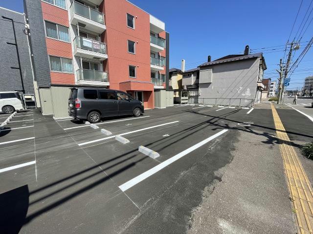 【函館市新川町のマンションの駐車場】