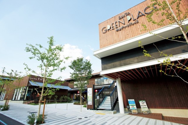 ショッピングセンター　吹田グリーンプレイス（ショッピングセンター）まで482m