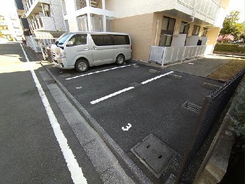 【レオパレスパインの駐車場】