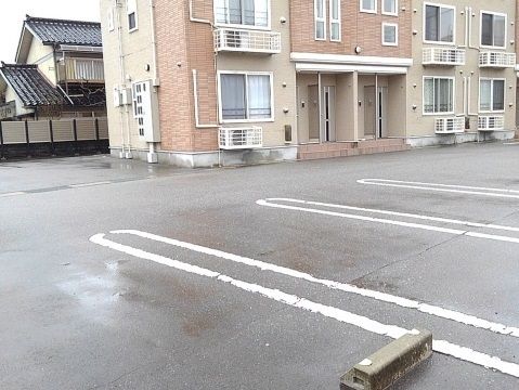 【クラージュIの駐車場】