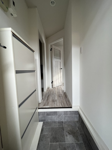 玄関　※写真は別室です。