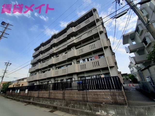 伊勢市竹ケ鼻町のマンションの建物外観