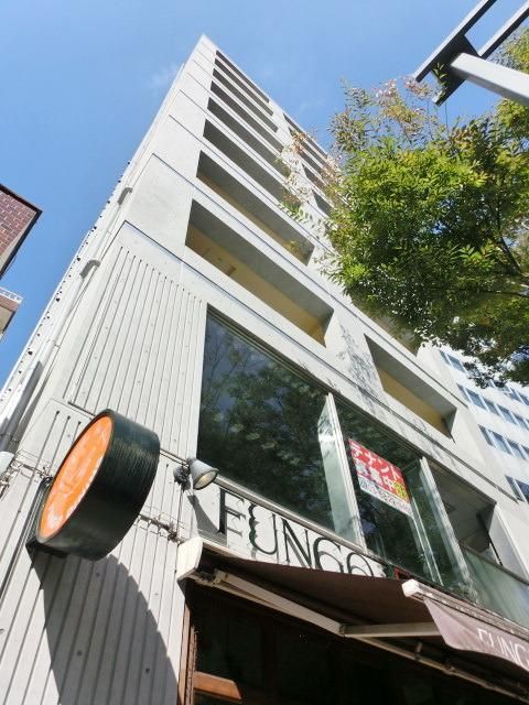 新宿区西新宿のマンションの建物外観