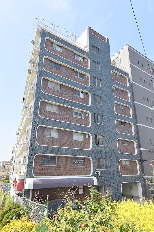 広島市西区観音本町のマンションの建物外観