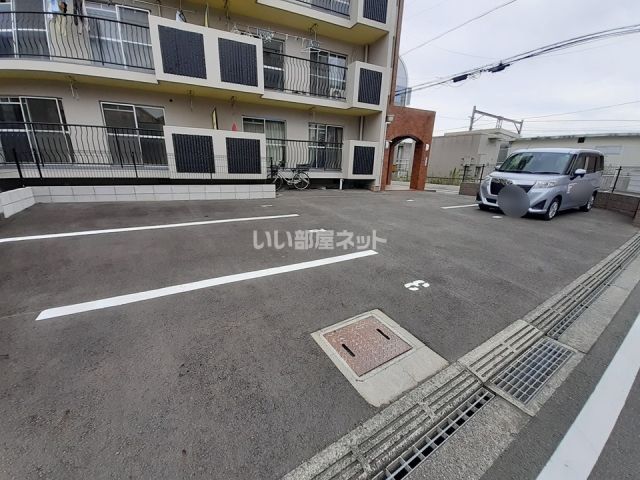 【岩出三栄プラザの駐車場】