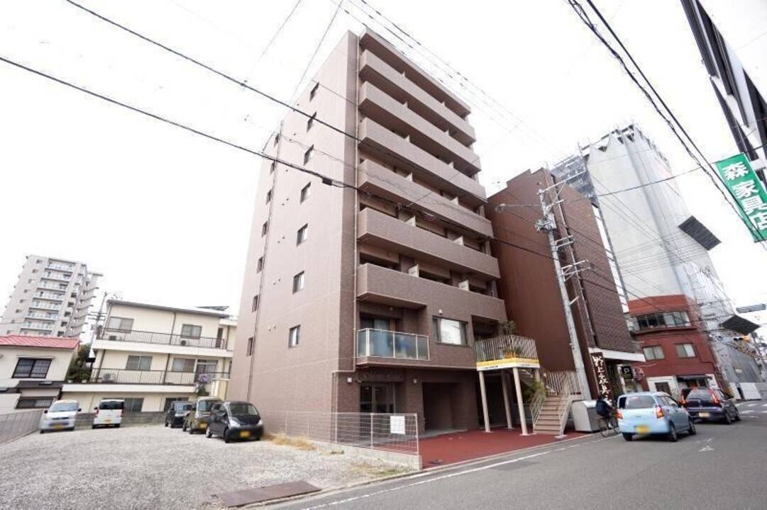 【松山市三番町のマンションの建物外観】