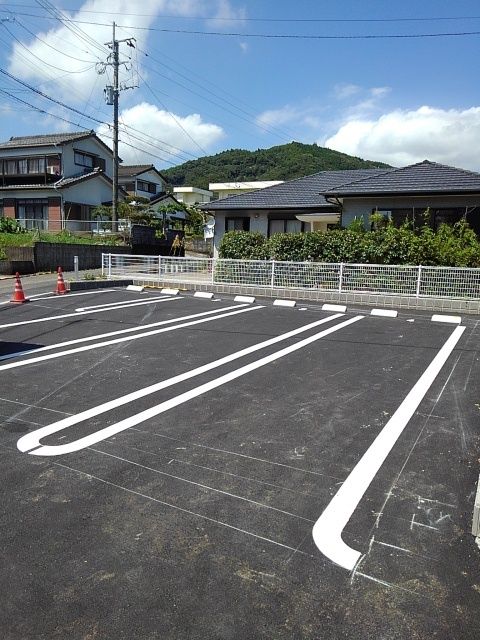 【ブライトネスの駐車場】