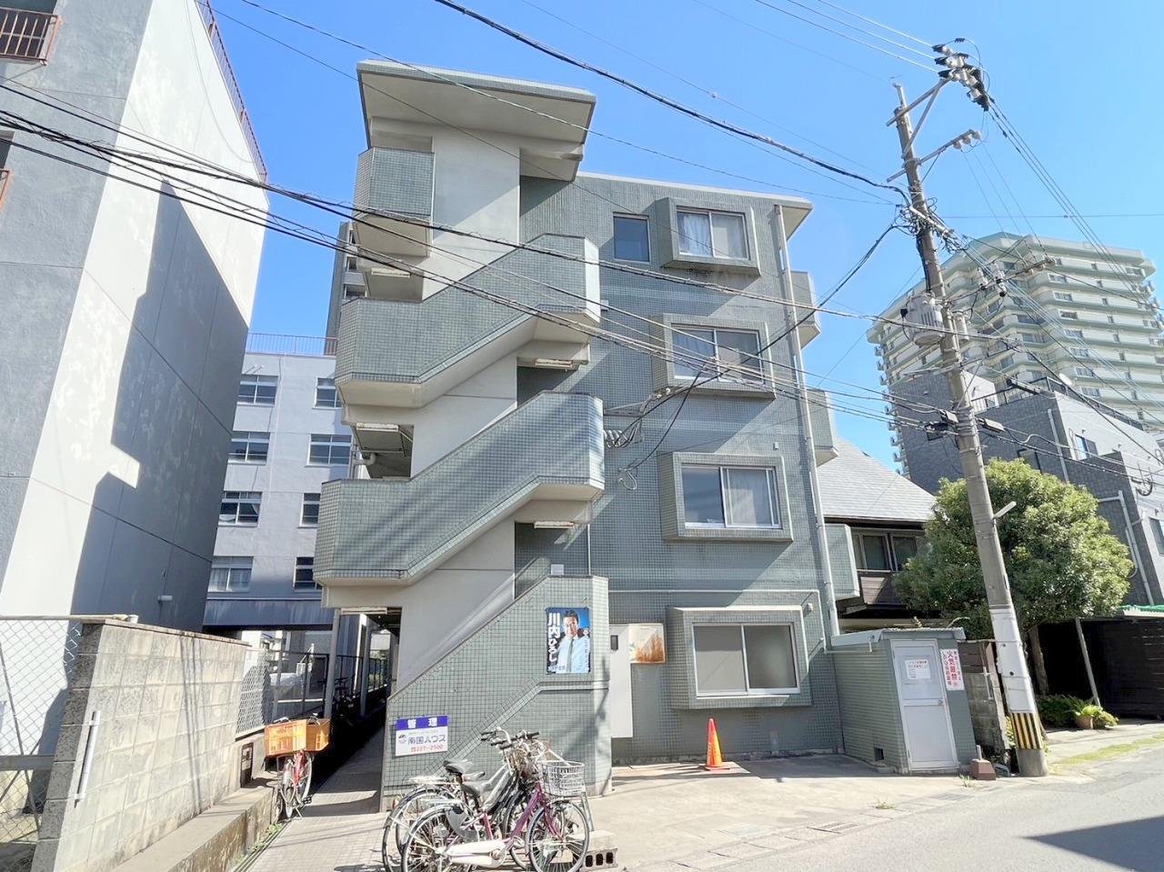 鹿児島市下荒田のマンションの建物外観