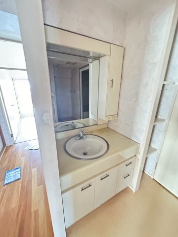 洗面設備　朝の身支度には欠かせない独立洗面化粧台