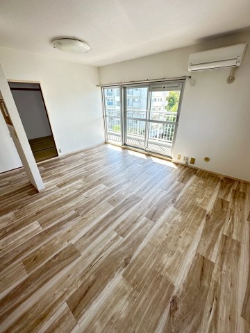 居室・リビング　ゆったり過ごせる居間です