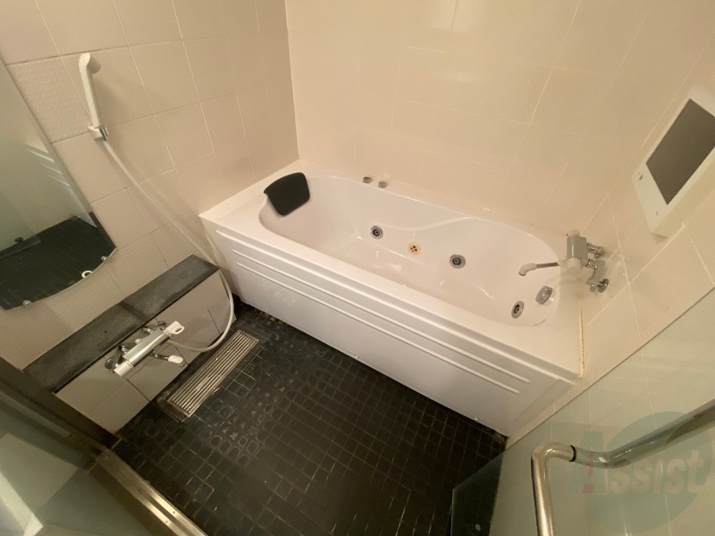 バス・シャワールーム　お風呂になります。一日の疲れを癒してくださいね。