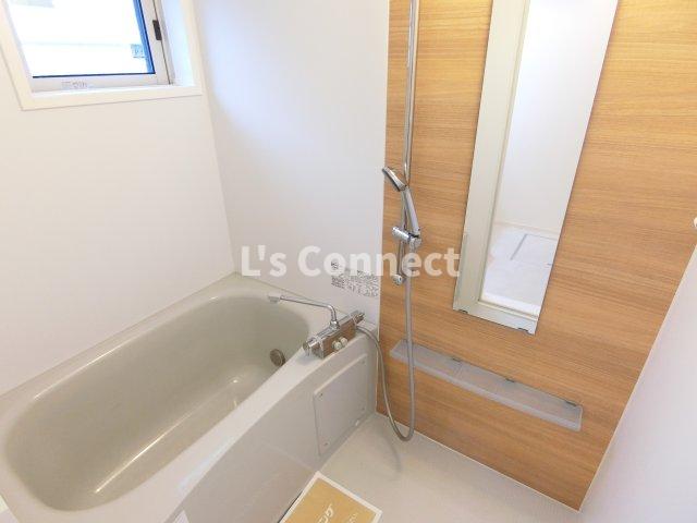 バス・シャワールーム　追焚き、浴室乾燥付きのお風呂。