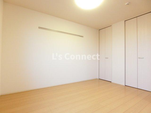 その他　６帖の洋室は寝室として使えます。