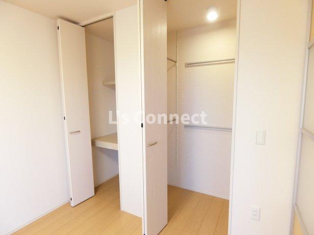 収納　クローゼットでお荷物もすっきり収納。