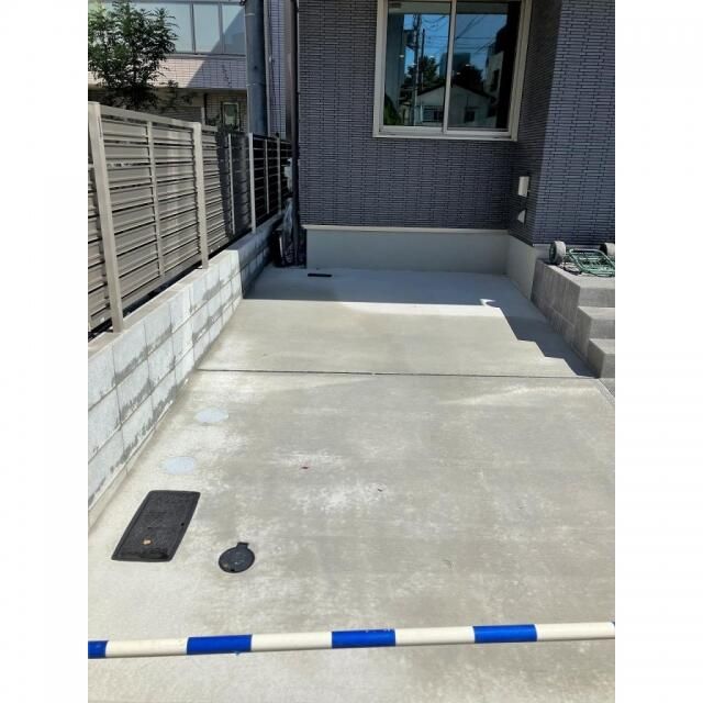 駐車場　駐車場があるので、車を買う予定の方も安心です