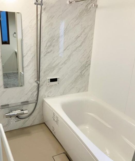 バス・シャワールーム　コンパクトで使いやすいお風呂です