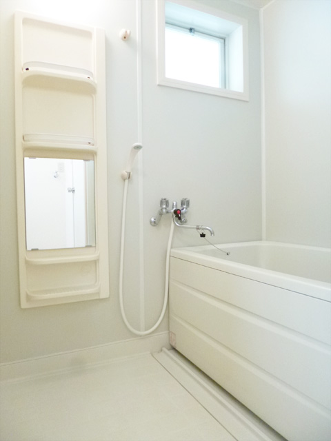 バス・シャワールーム　窓があり明るいバスルーム！