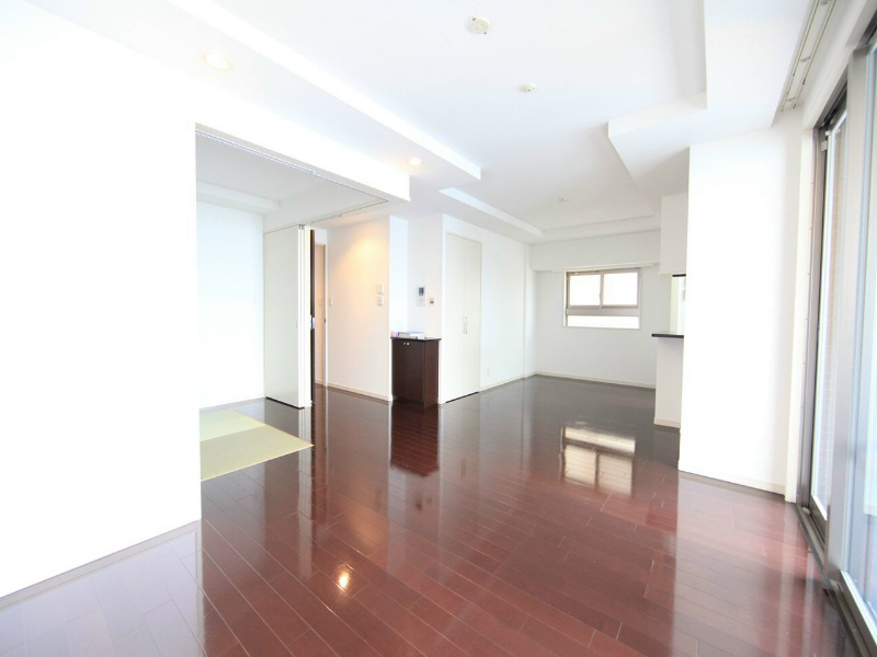 居室・リビング　ＬＤＫ18.1帖　和室5.2帖とつなげても仕切っても使えます