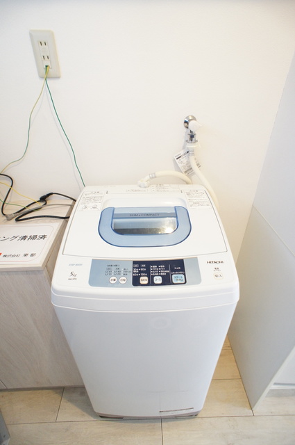 その他　洗濯機置き場は室内にあるので雨に濡れる心配はありません。