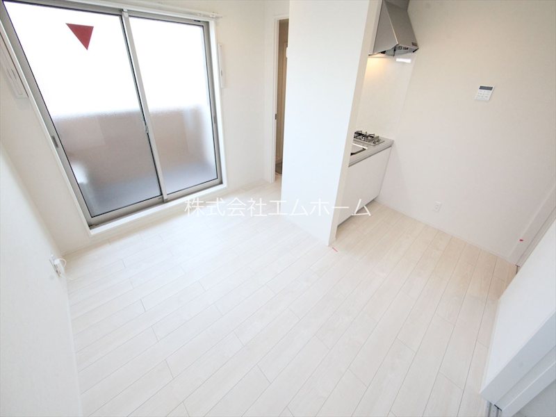 居室・リビング　ＤＫ6帖　システムキッチン　エアコン完備　バルコニー