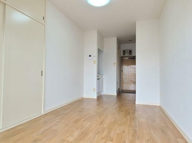 居室・リビング　南向きで明るい室内☆