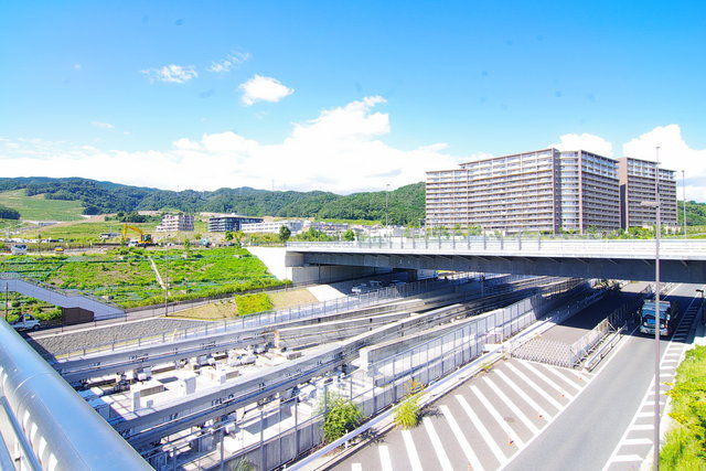 コンビニ　ファミリーマート　彩都西駅前（コンビニ）まで647m