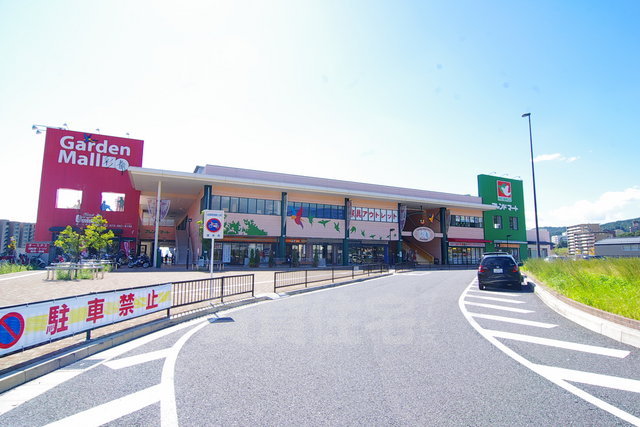 スーパー　フレンドマート　彩都店（スーパー）まで867m