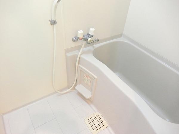 バス・シャワールーム　キレイにリフォームされています！