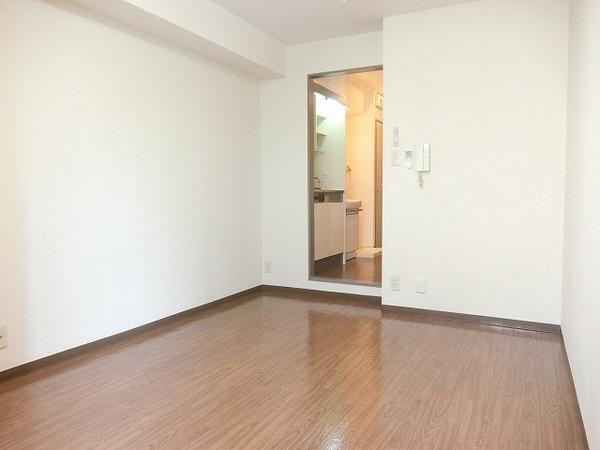 居室・リビング　広々とした洋室！