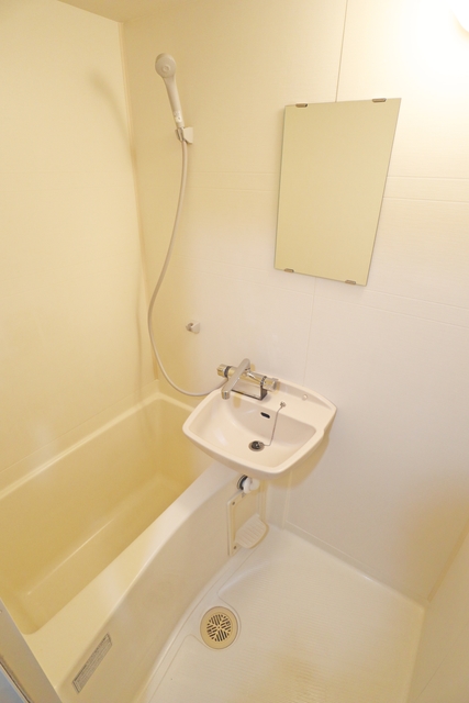 バス・シャワールーム　参考写真（同建物別部屋のものです）