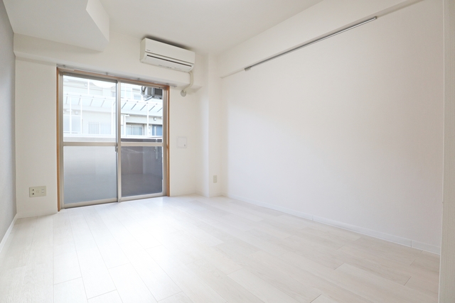 居室・リビング　参考写真（同建物別部屋のものです）