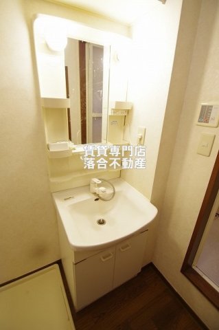 洗面設備　独立洗面化粧台付き