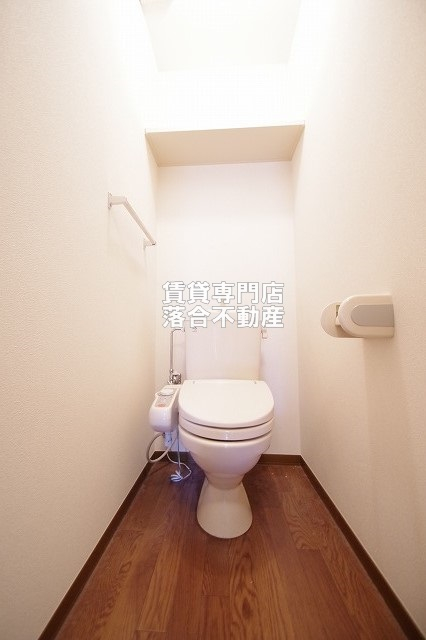 トイレ　落ち着いた色調のトイレ