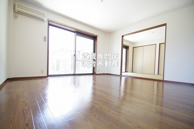 居室・リビング　明るくて使いやすい広さのリビング♪