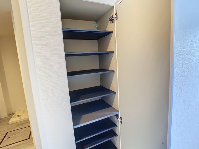 収納　掲載写真は同型モデルを掲載しており実際のお部屋と仕様等が異な