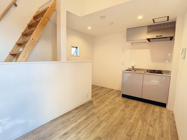 居室・リビング　掲載写真は同型モデルを掲載しており実際のお部屋と仕様等が異な