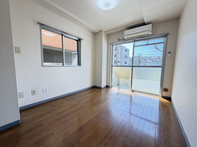 居室・リビング　別部屋参考写真です