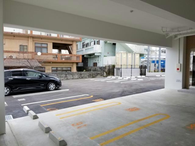 駐車場　駐車場