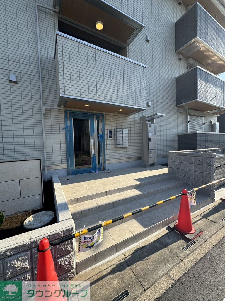 玄関　駐車場