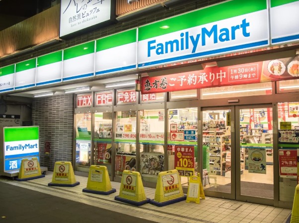 コンビニ　ファミリーマートアスロード川崎ロイネット店（コンビニ）まで40m