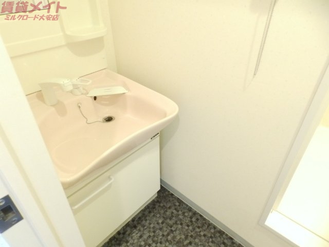 洗面設備　同型参考写真