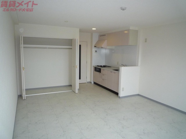 居室・リビング　同型参考写真