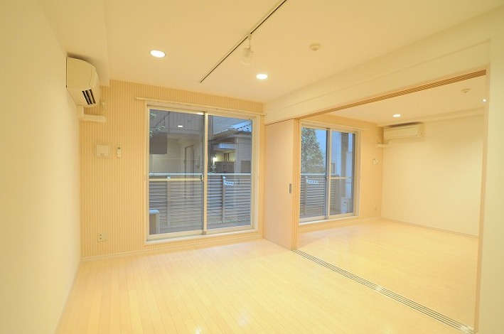 居室・リビング　※別部屋参考写真