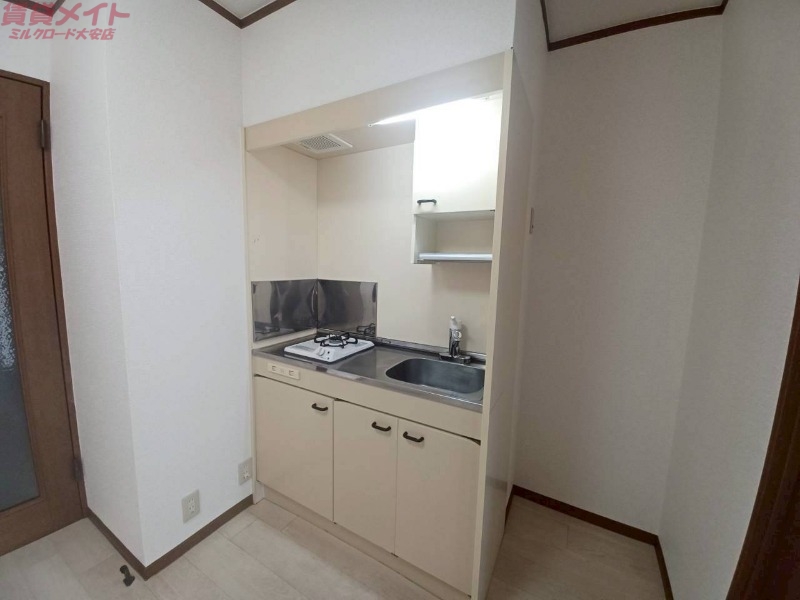 キッチン　別部屋参考写真です